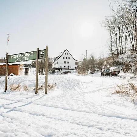 Q-stall, 04 Feriehus