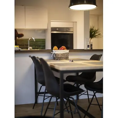 Q-stall, 04 Feriehus